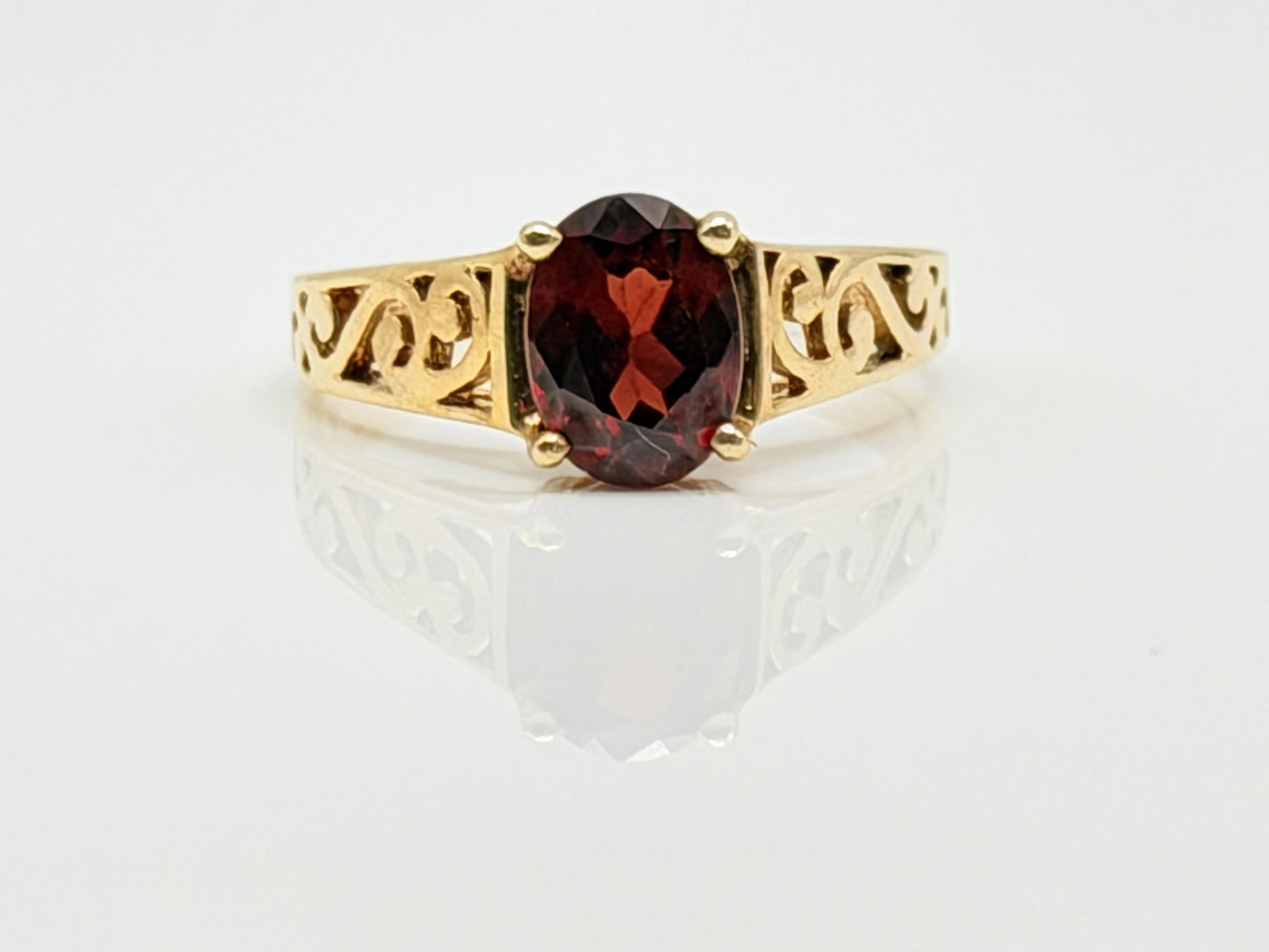 10k Yellow Gold Filigree Solitaire Garnet Cocktail Ring