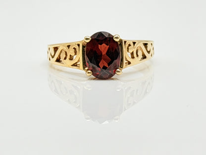 10k Yellow Gold Filigree Solitaire Garnet Cocktail Ring