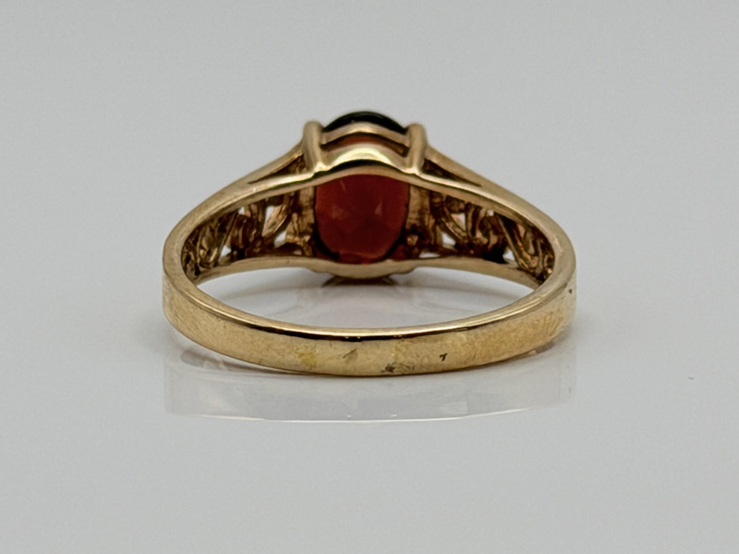 10k Yellow Gold Filigree Solitaire Garnet Cocktail Ring