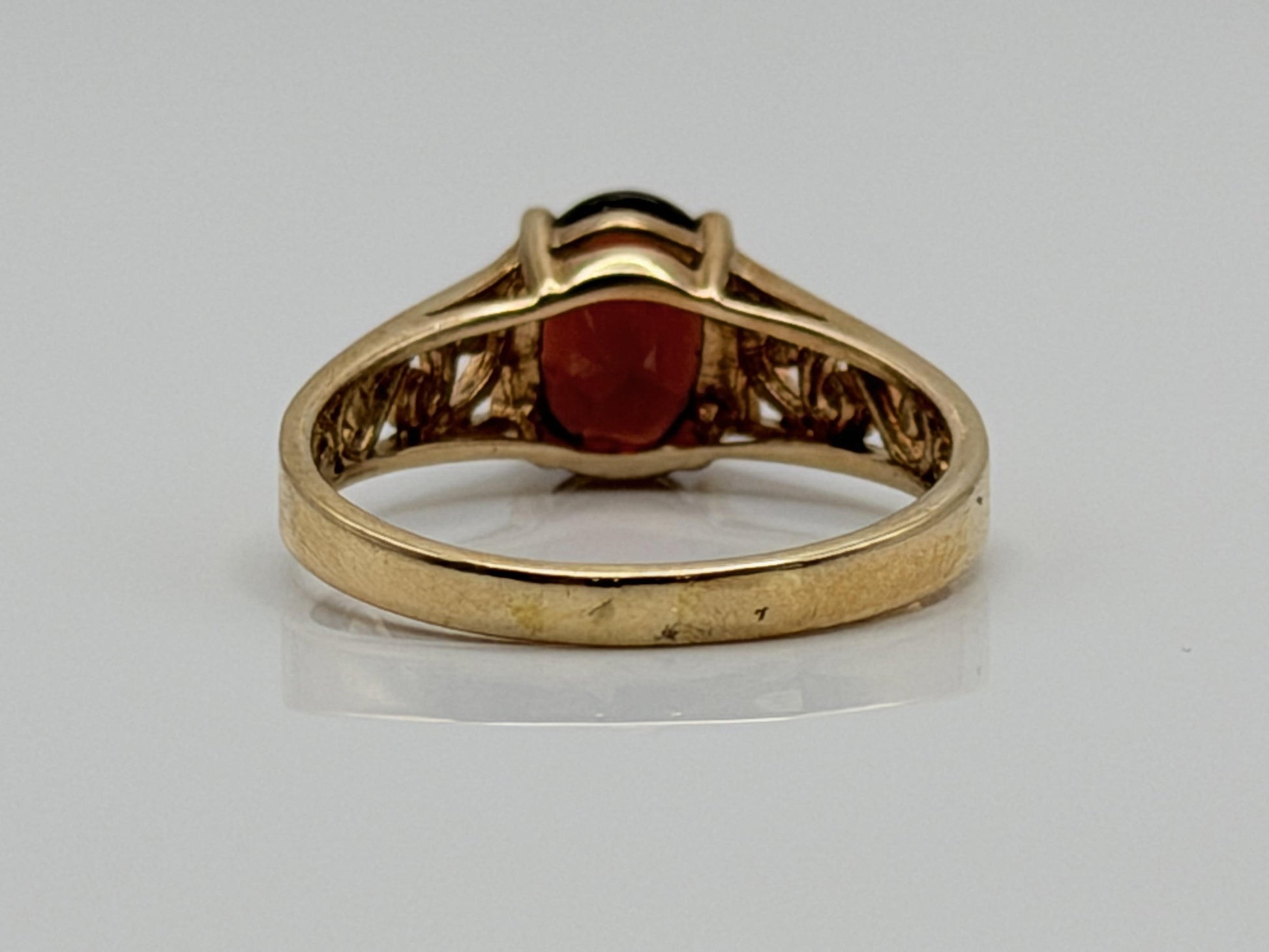 10k Yellow Gold Filigree Solitaire Garnet Cocktail Ring