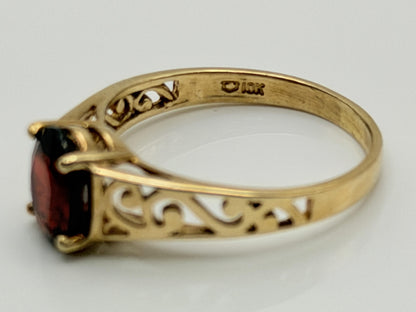 10k Yellow Gold Filigree Solitaire Garnet Cocktail Ring