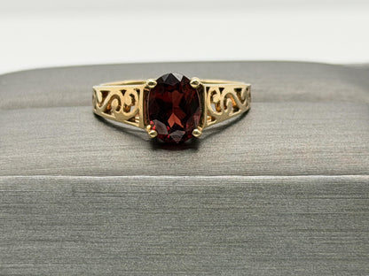 10k Yellow Gold Filigree Solitaire Garnet Cocktail Ring
