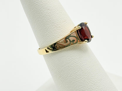 10k Yellow Gold Filigree Solitaire Garnet Cocktail Ring