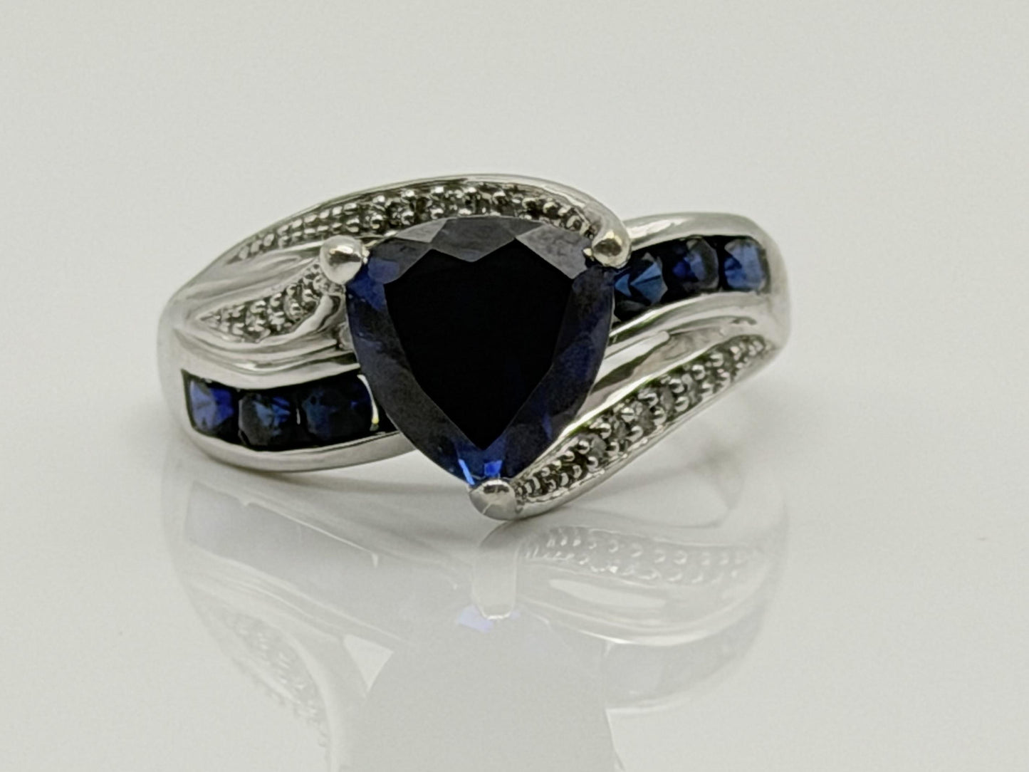 10k White Gold Vintage Diamond & Blue Sapphire Cocktail Ring