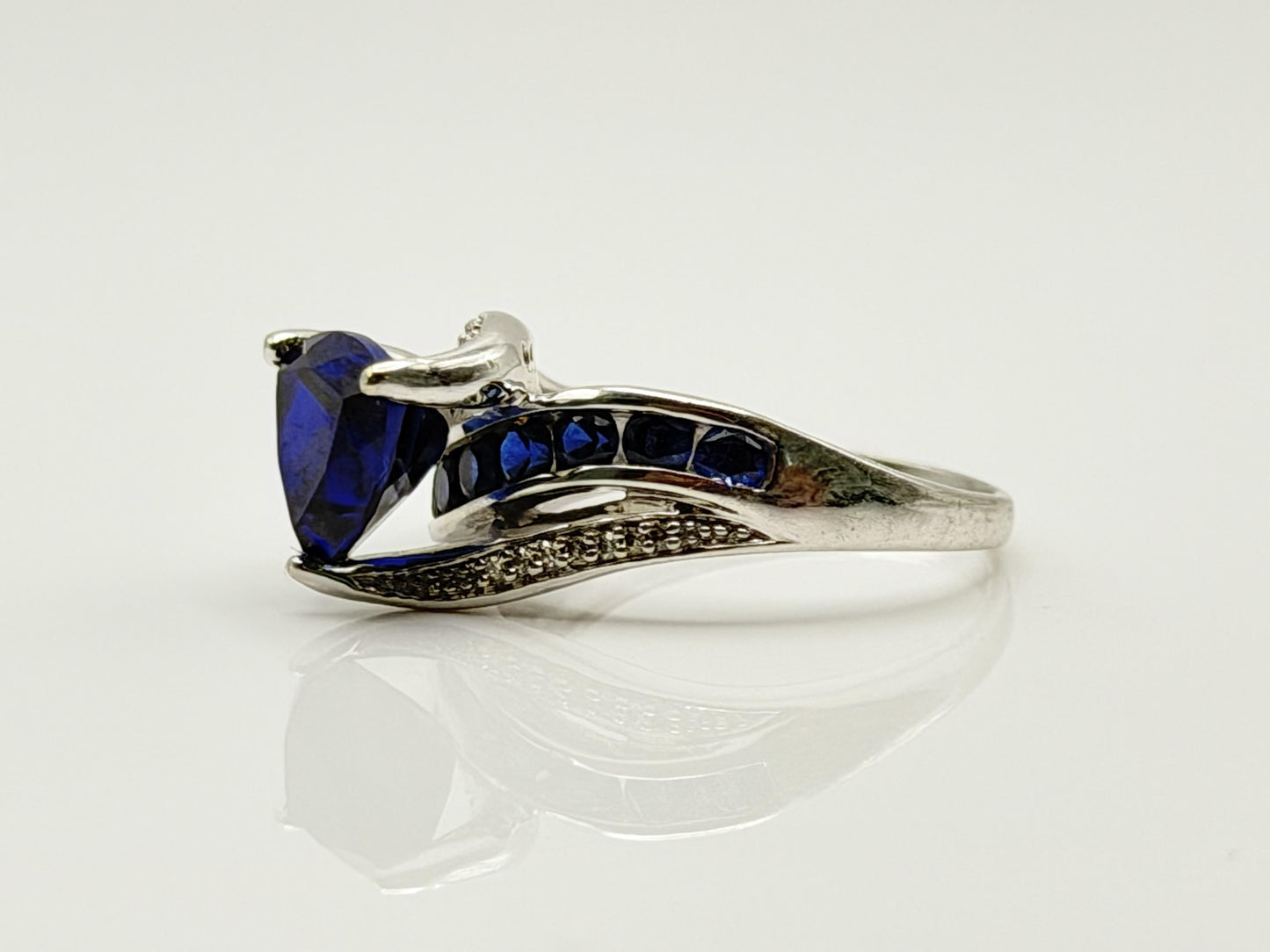 10k White Gold Vintage Diamond & Blue Sapphire Cocktail Ring