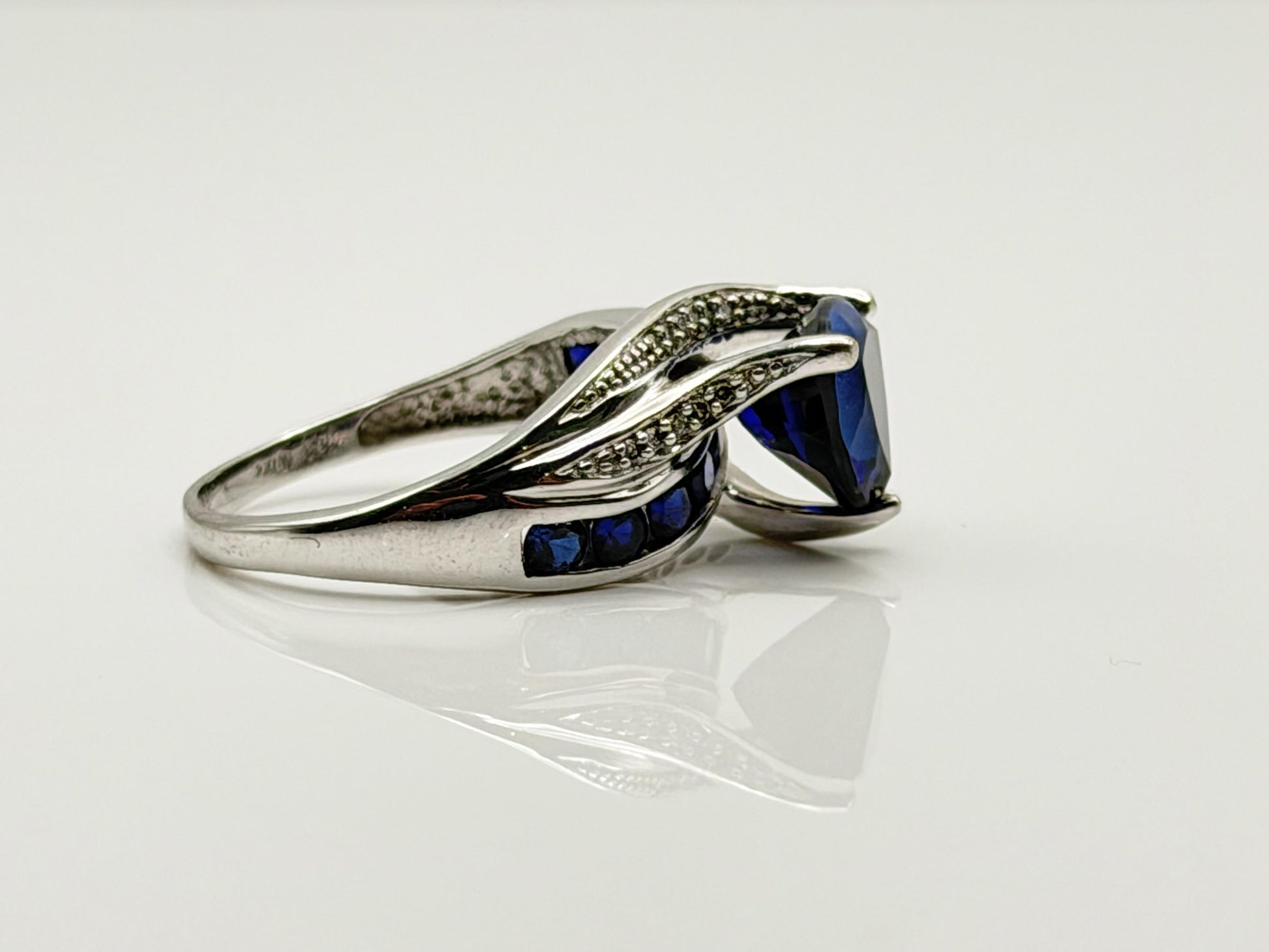 10k White Gold Vintage Diamond & Blue Sapphire Cocktail Ring