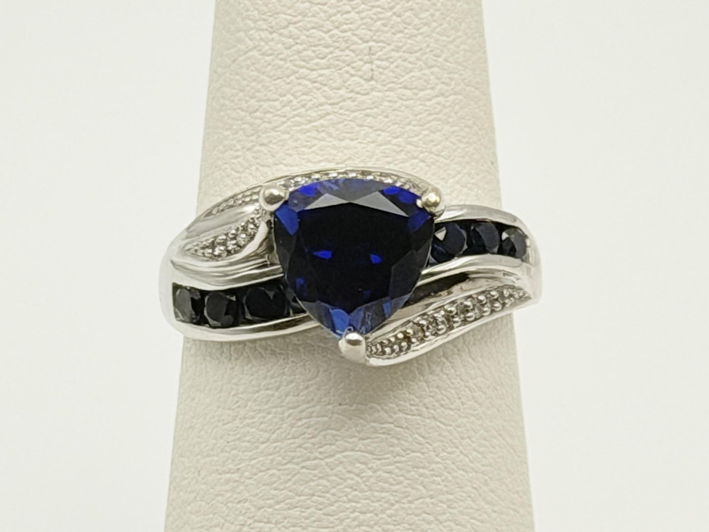 10k White Gold Vintage Diamond & Blue Sapphire Cocktail Ring