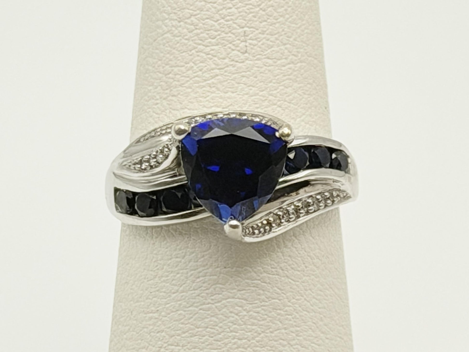 10k White Gold Vintage Diamond & Blue Sapphire Cocktail Ring