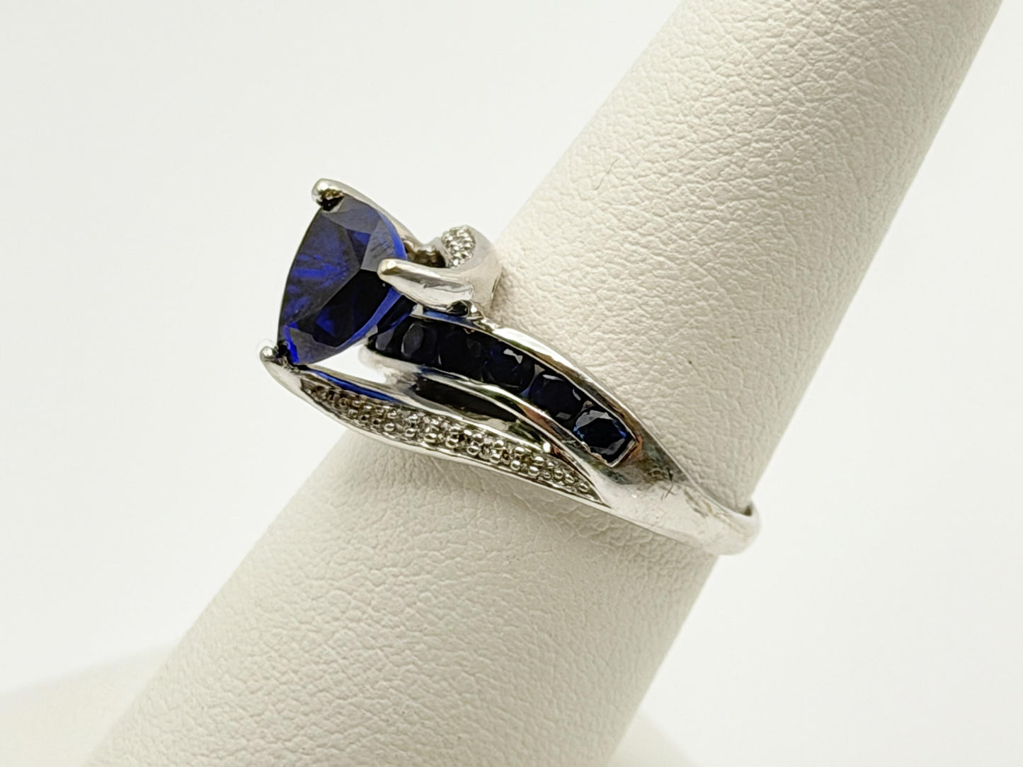 10k White Gold Vintage Diamond & Blue Sapphire Cocktail Ring