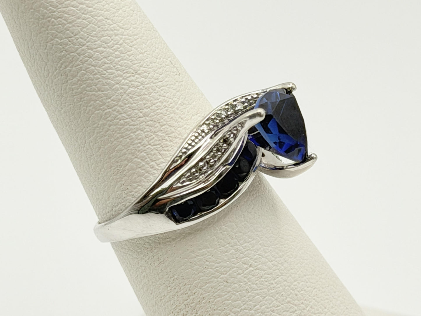10k White Gold Vintage Diamond & Blue Sapphire Cocktail Ring