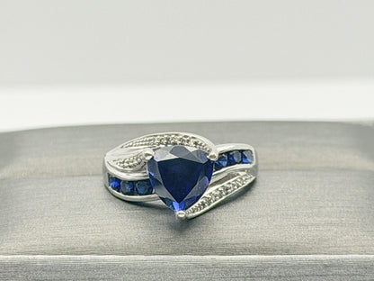 10k White Gold Vintage Diamond & Blue Sapphire Cocktail Ring