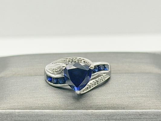 10k White Gold Vintage Diamond & Blue Sapphire Cocktail Ring