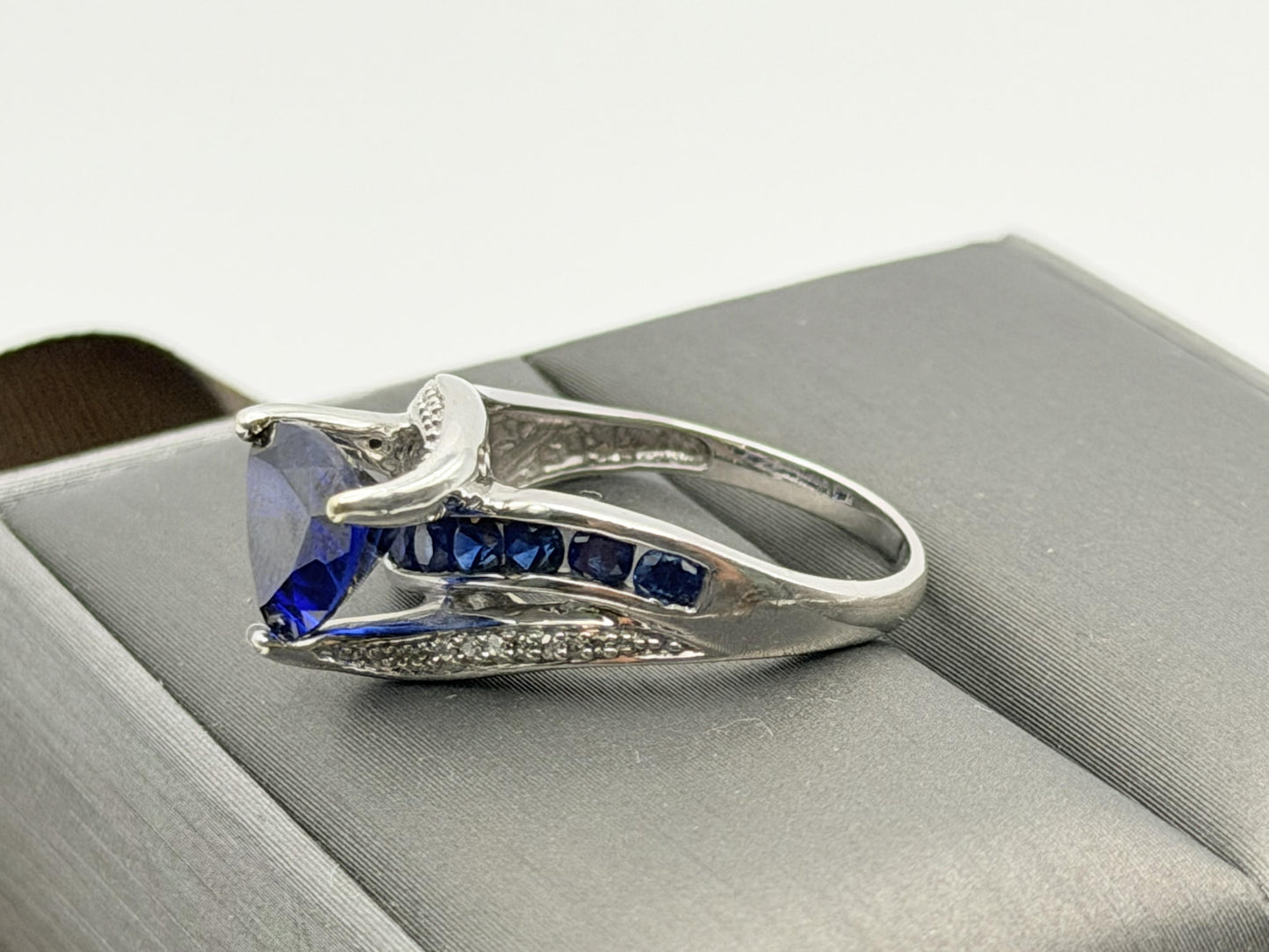 10k White Gold Vintage Diamond & Blue Sapphire Cocktail Ring
