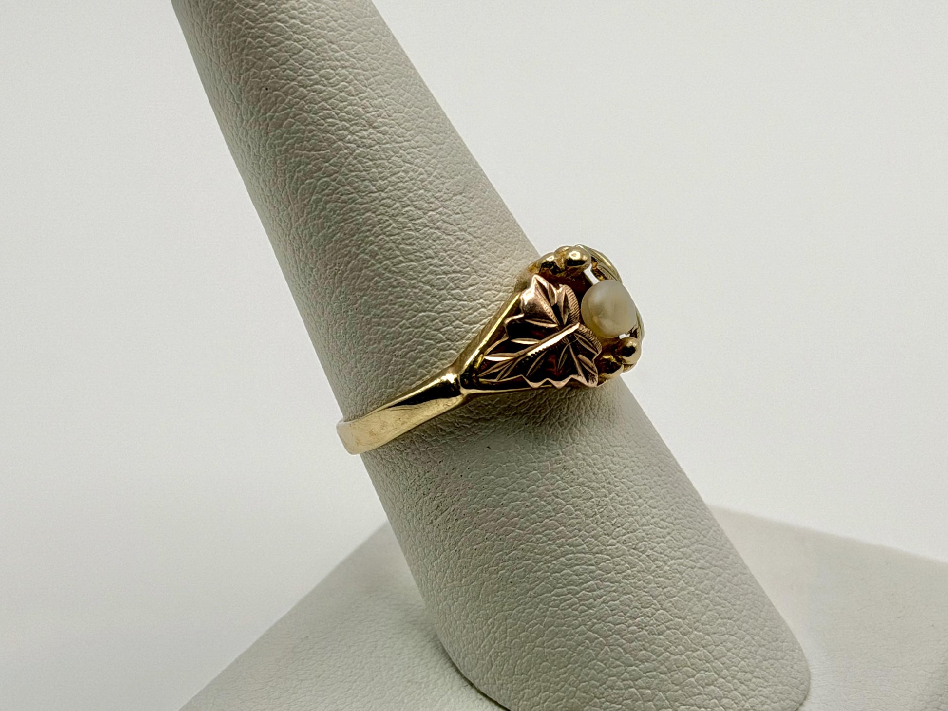 10k Black Hills Gold Tri-Colored Leaf Pearl Vine Ring Blacks Hills Trio BHG Band