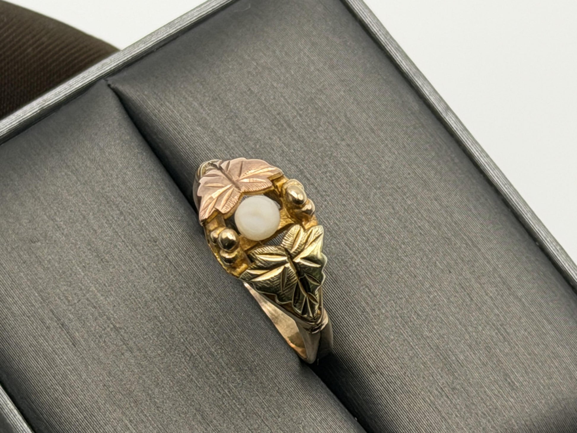 10k Black Hills Gold Tri-Colored Leaf Pearl Vine Ring Blacks Hills Trio BHG Band