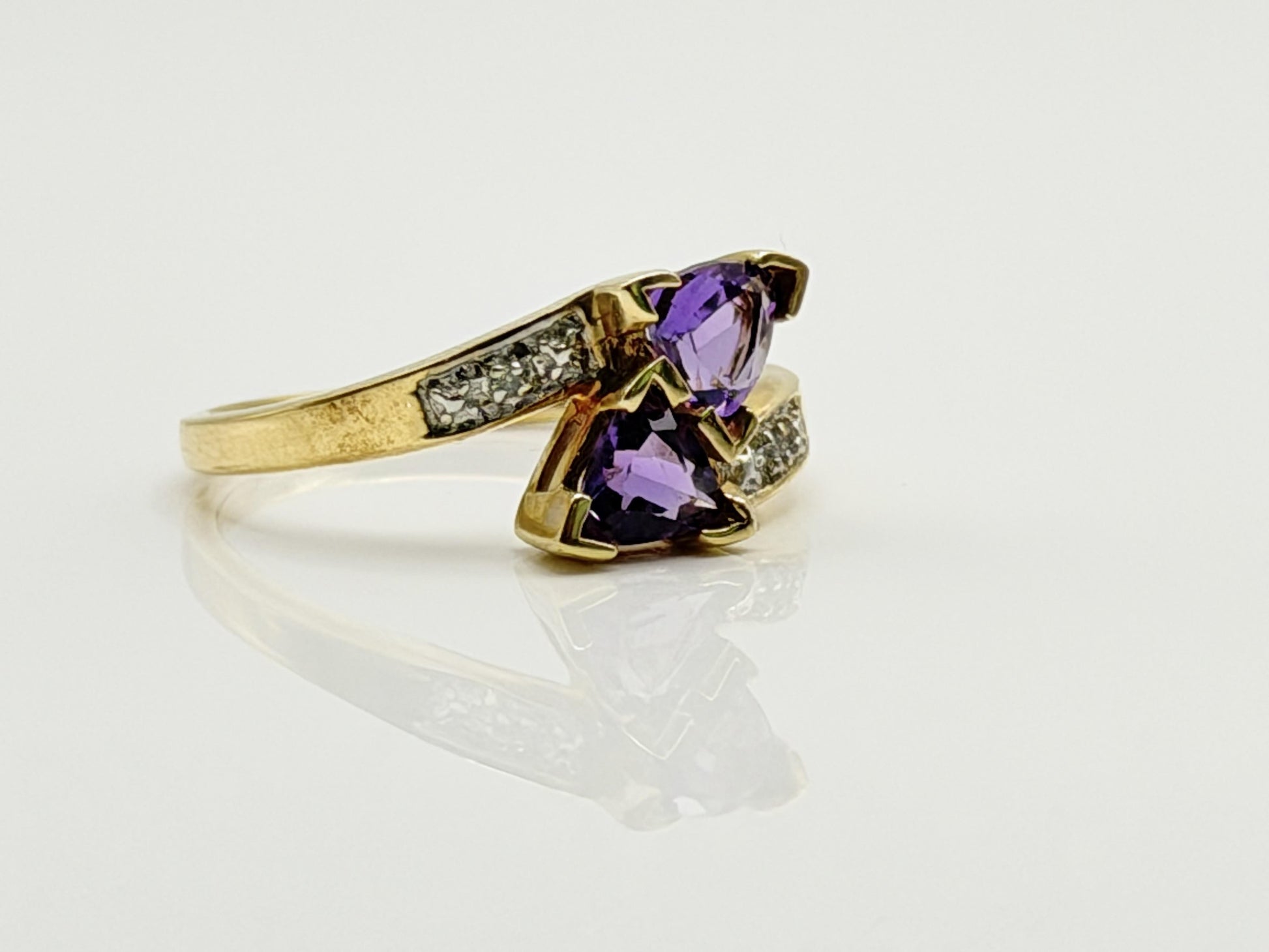 10k Yellow Gold Vintage Amethyst Diamond Cocktail Ring.