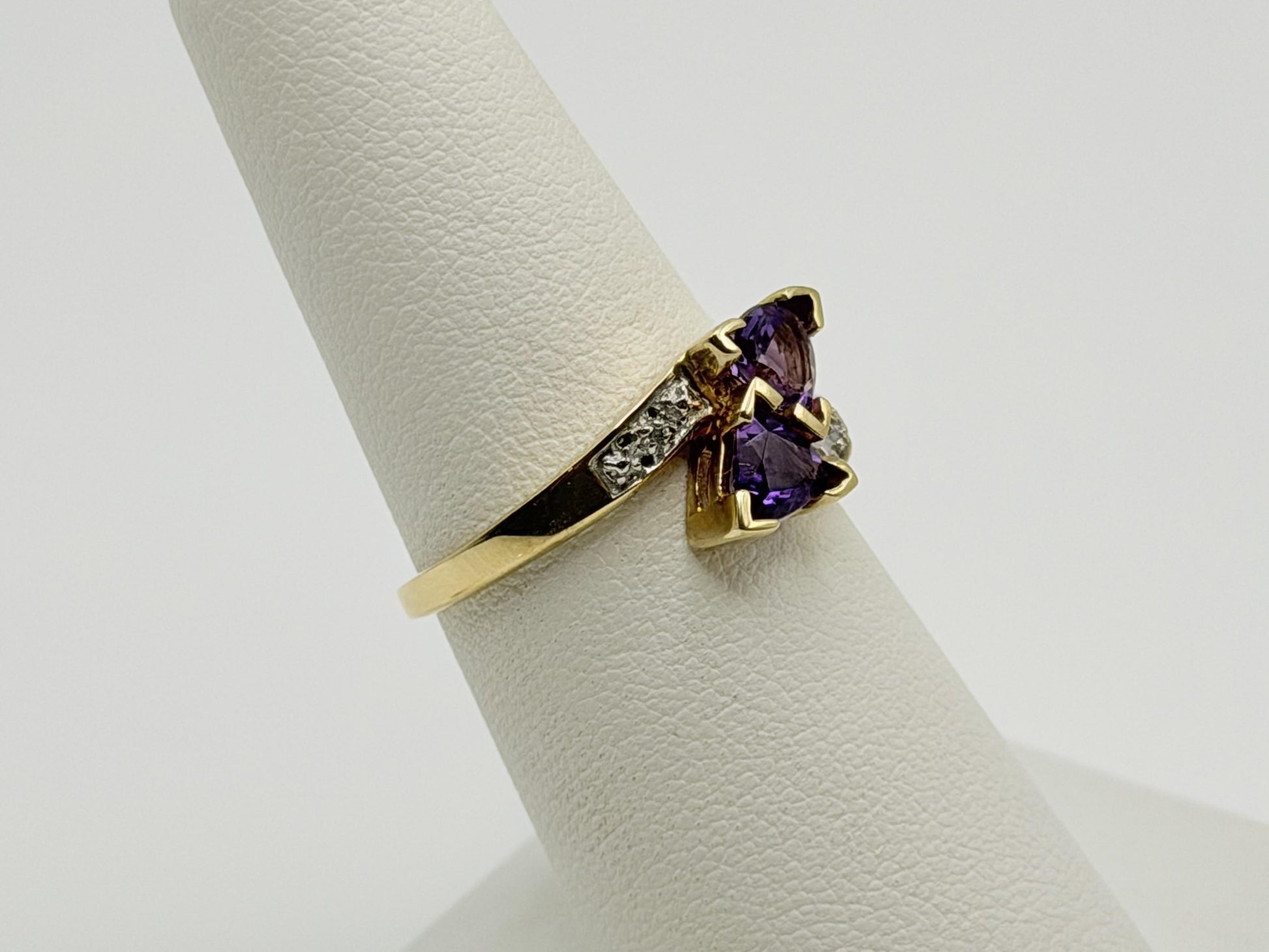10k Yellow Gold Vintage Amethyst Diamond Cocktail Ring.