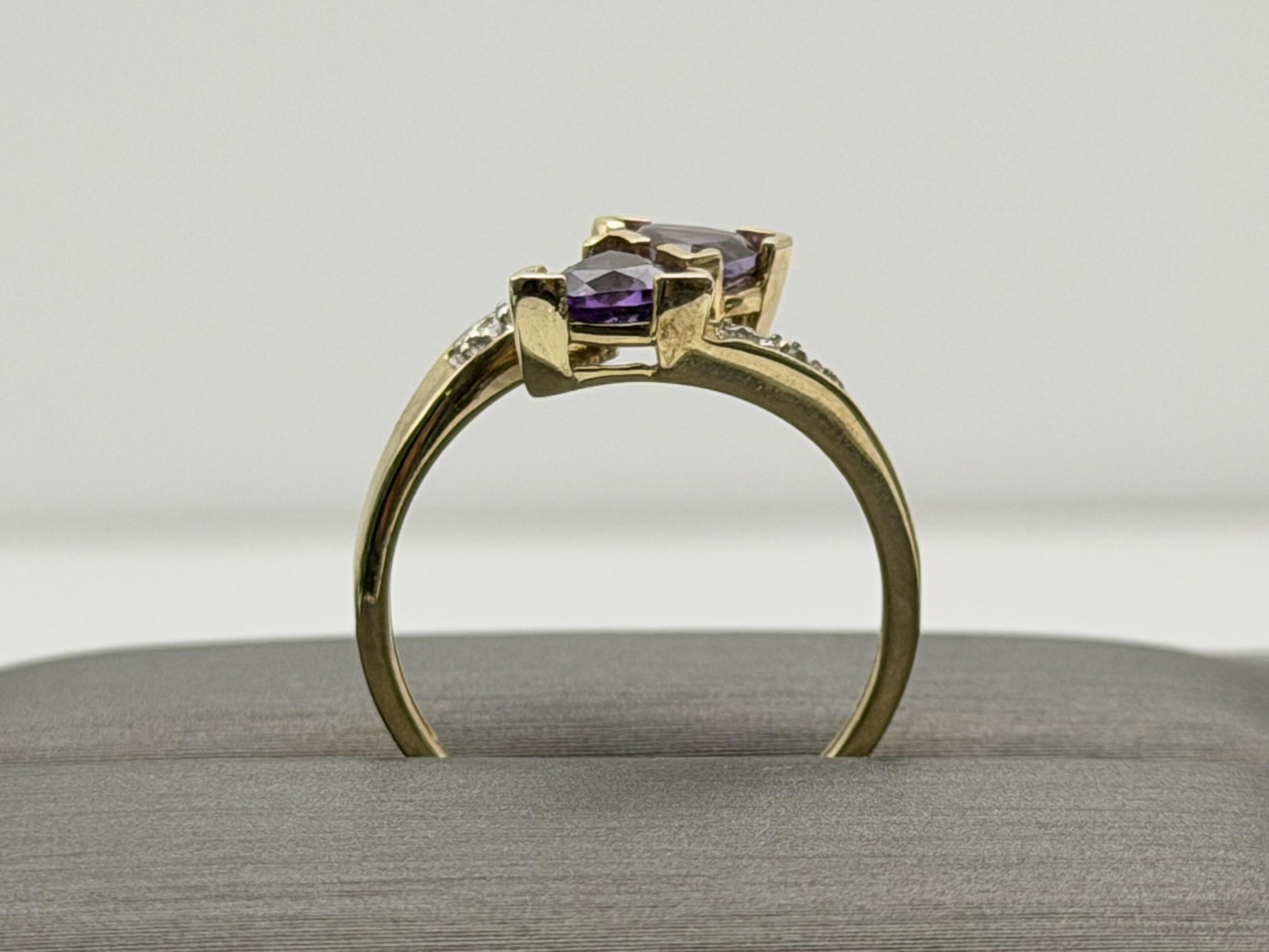 10k Yellow Gold Vintage Amethyst Diamond Cocktail Ring.