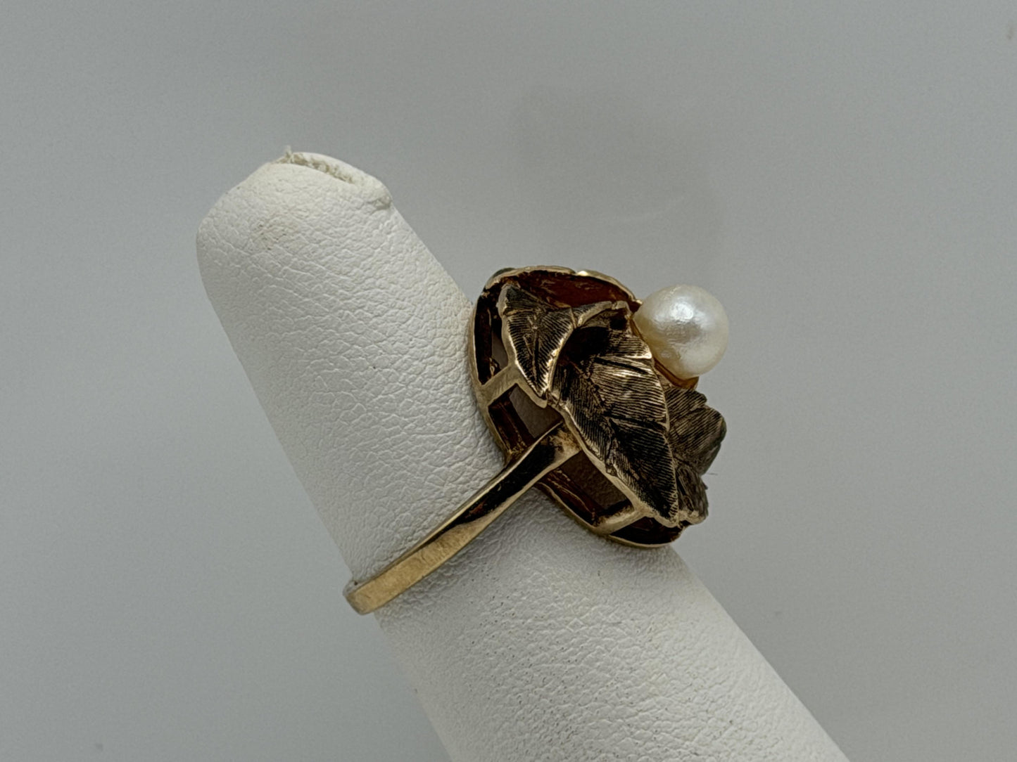 10k Gold Heavy Pearl Floral Ring Vintage Leaf Design Statement Ring