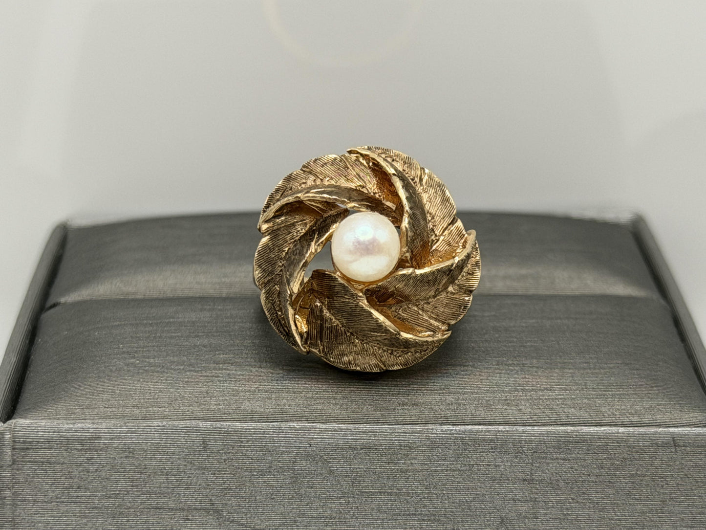 10k Gold Heavy Pearl Floral Ring Vintage Leaf Design Statement Ring