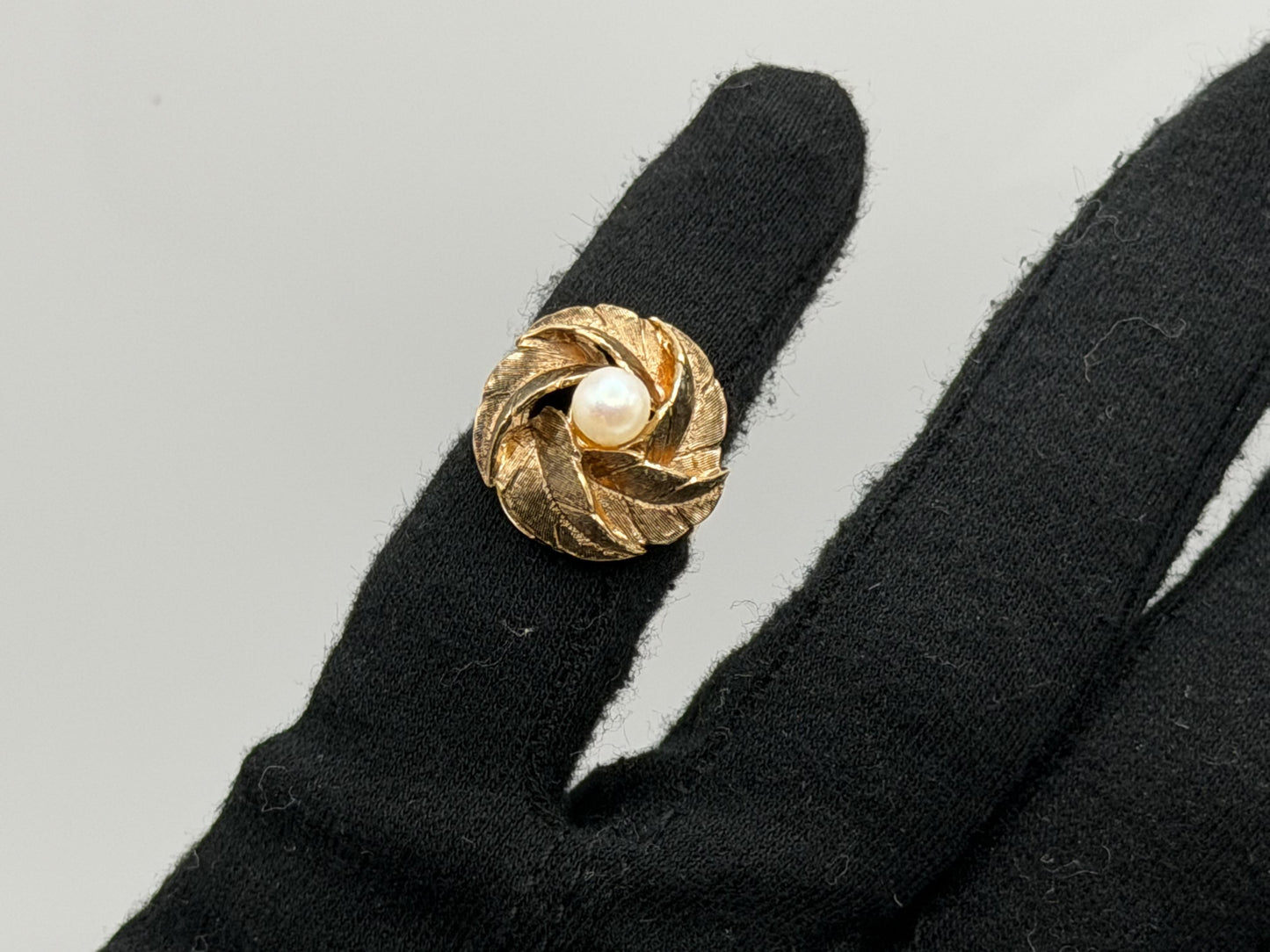 10k Gold Heavy Pearl Floral Ring Vintage Leaf Design Statement Ring