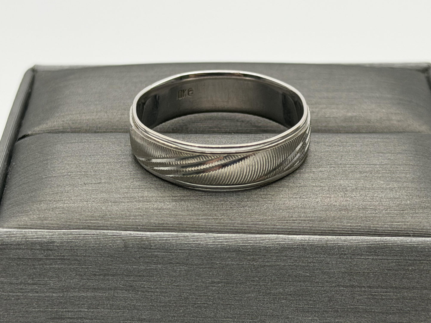 10K White Gold Men’s Wide 6mm Heavy Wedding Textured Band Ring Vintage