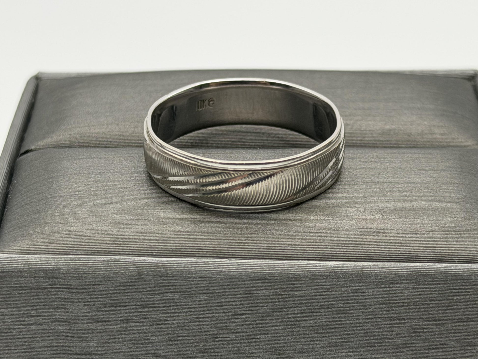 10K White Gold Men’s Wide 6mm Heavy Wedding Textured Band Ring Vintage