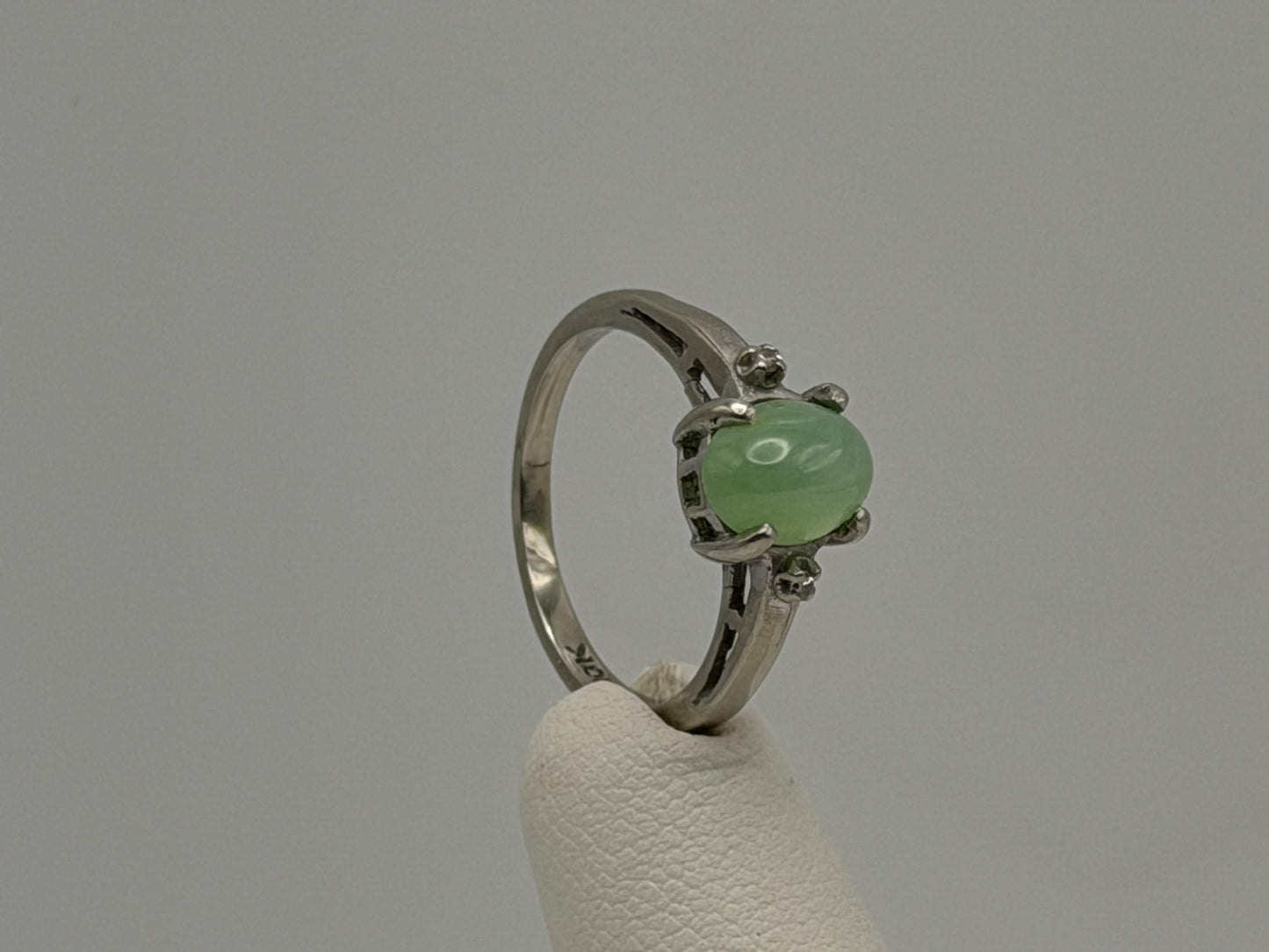 10K White Gold Green Sapphire Cabochon Ring Oval Ring Diamond Accents