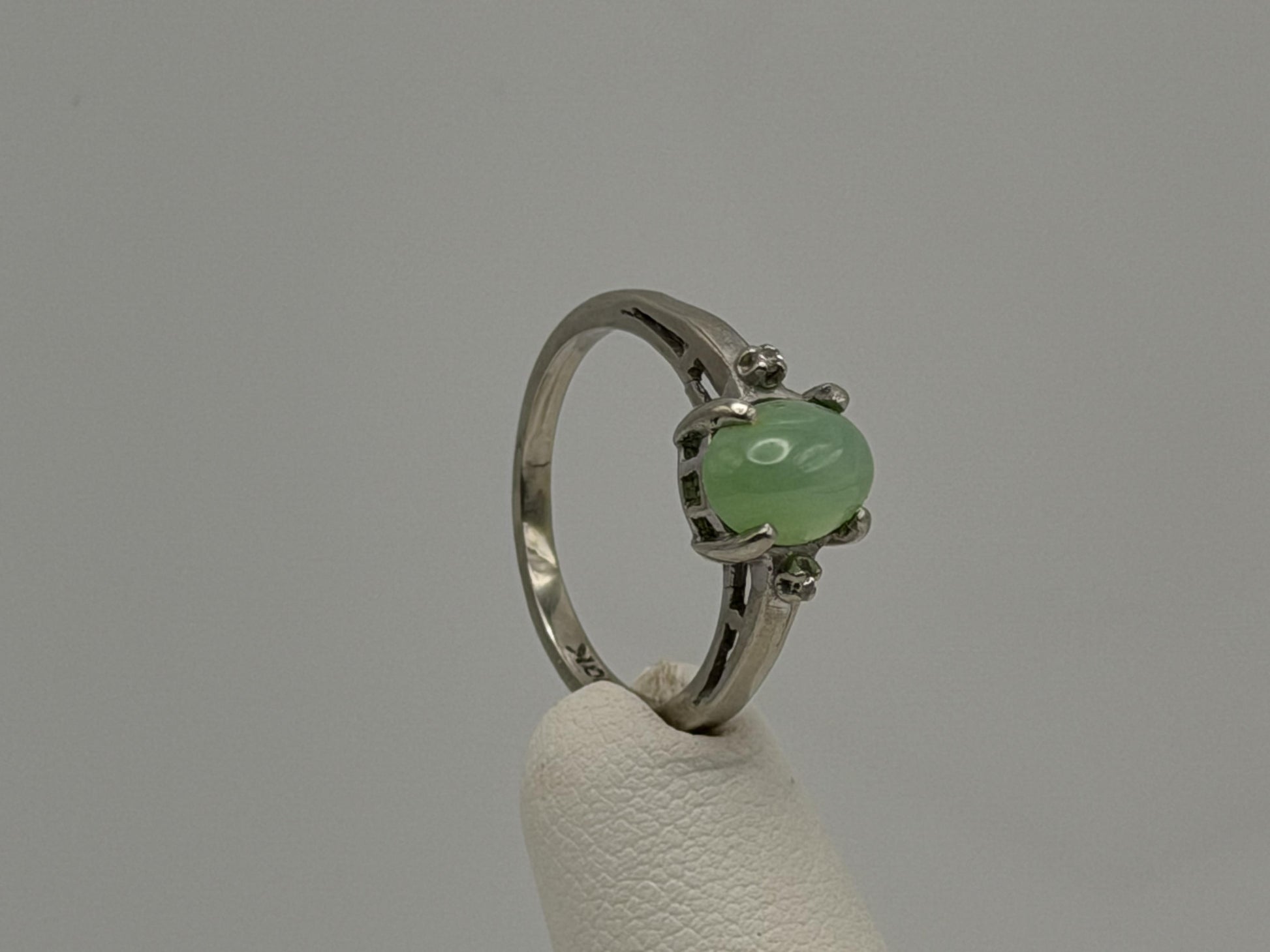 10K White Gold Green Sapphire Cabochon Ring Oval Ring Diamond Accents