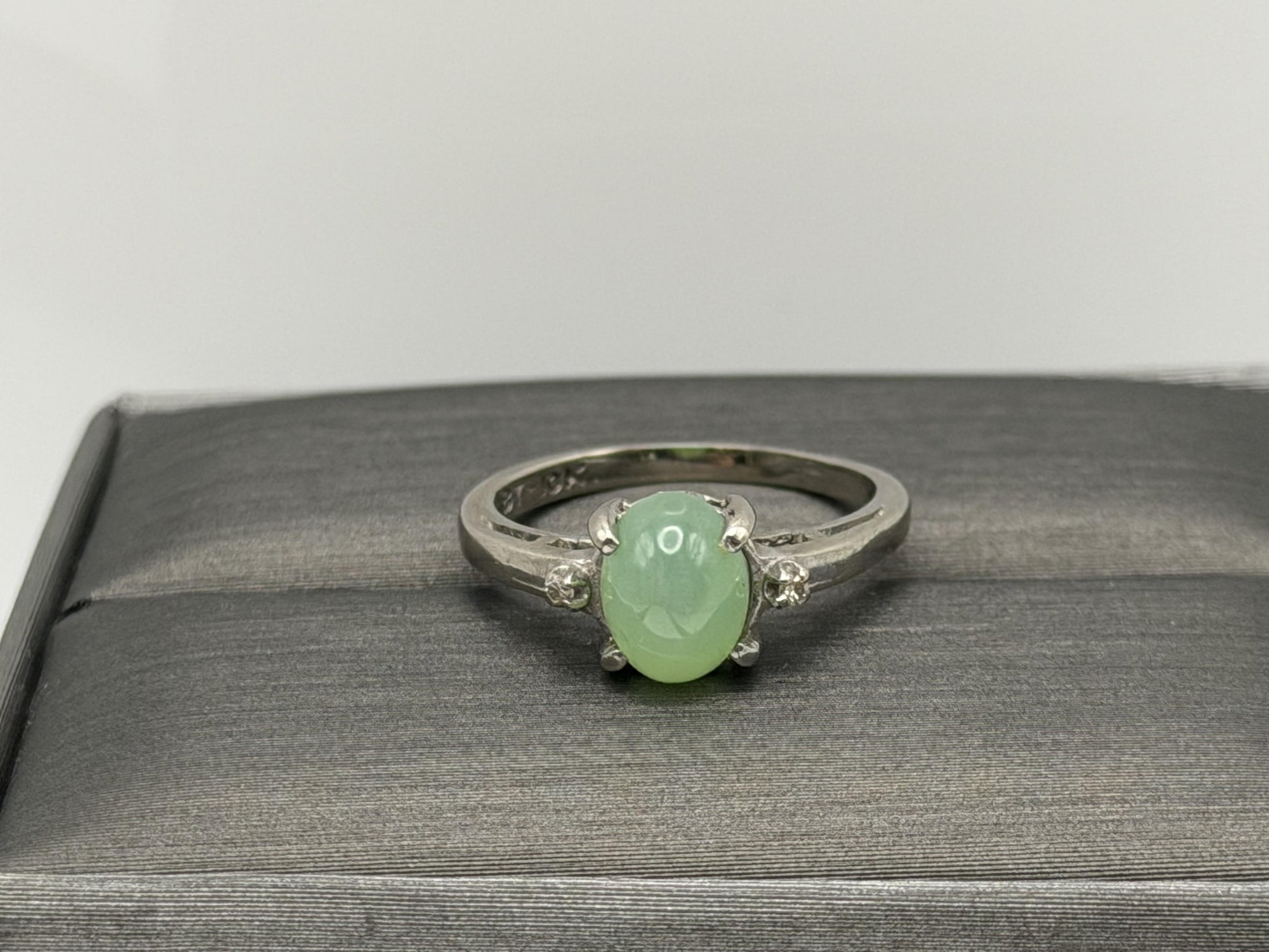 10K White Gold Green Sapphire Cabochon Ring Oval Ring Diamond Accents
