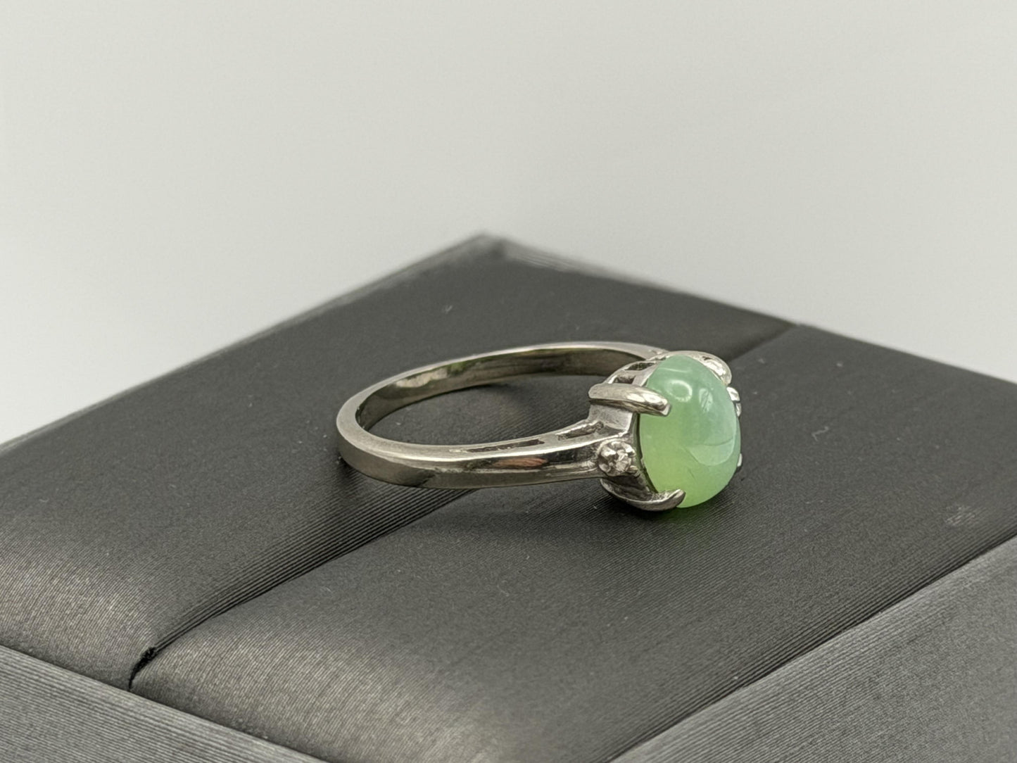 10K White Gold Green Sapphire Cabochon Ring Oval Ring Diamond Accents