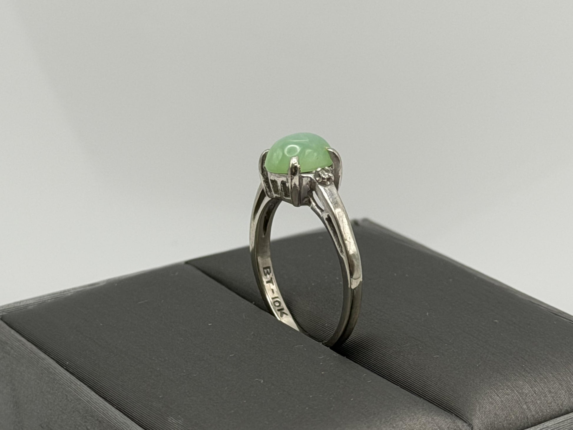 10K White Gold Green Sapphire Cabochon Ring Oval Ring Diamond Accents