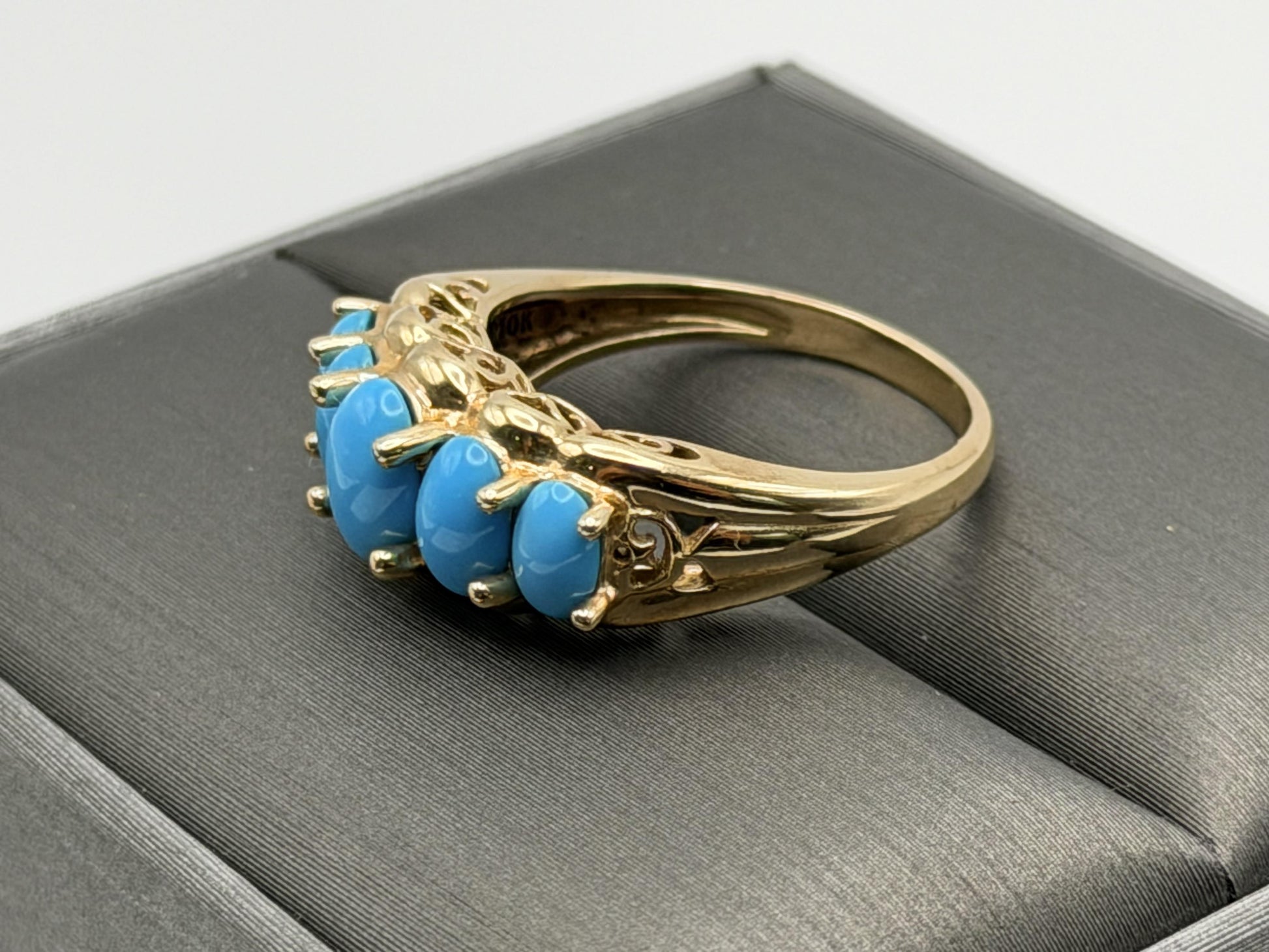 10k Yellow Gold Vintage Turquoise Cluster Ring