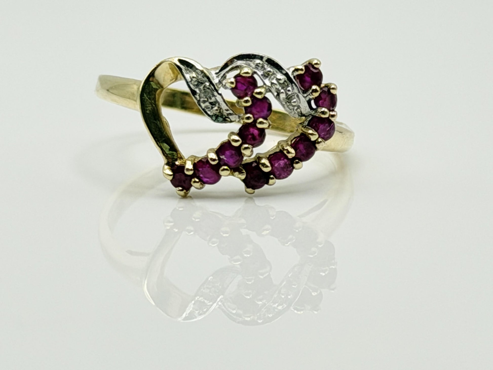 10k Yellow Gold  Vintage Ruby and Diamond Heart Ring