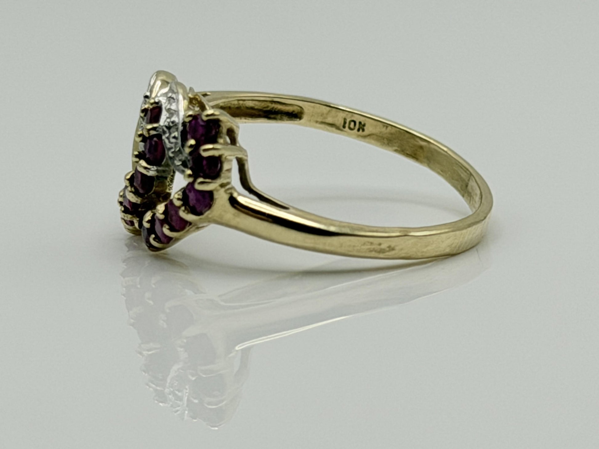 10k Yellow Gold  Vintage Ruby and Diamond Heart Ring