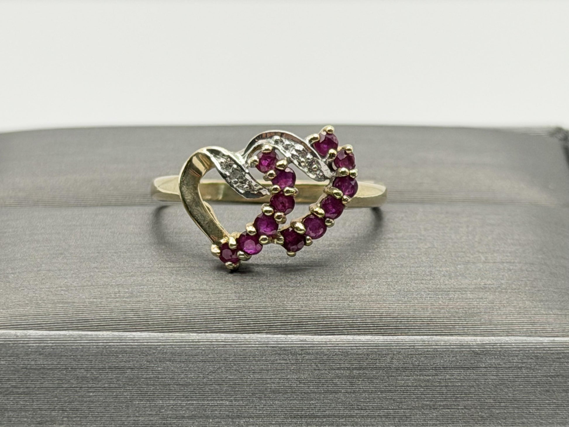 10k Yellow Gold  Vintage Ruby and Diamond Heart Ring