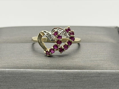 10k Yellow Gold  Vintage Ruby and Diamond Heart Ring