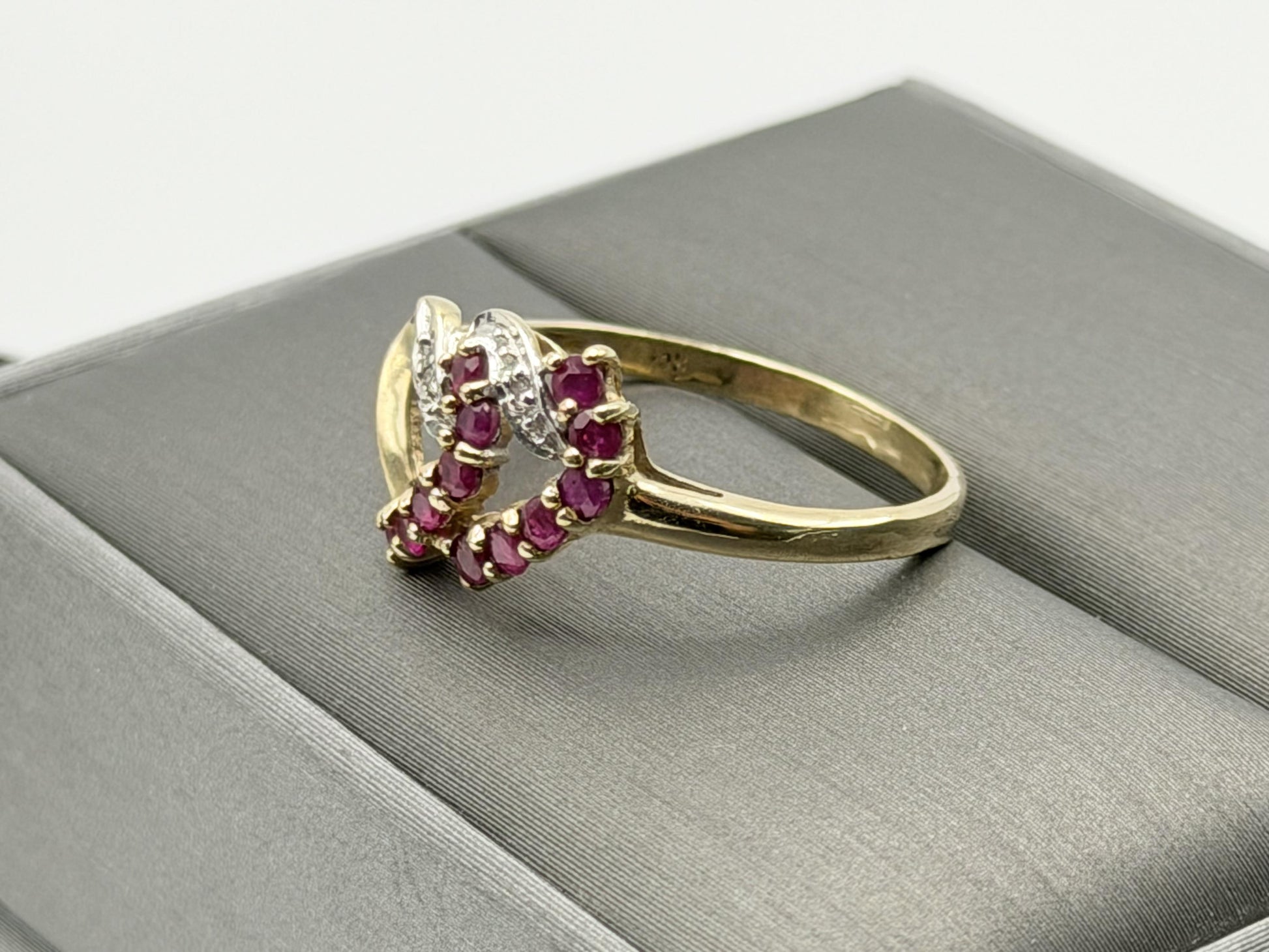 10k Yellow Gold  Vintage Ruby and Diamond Heart Ring