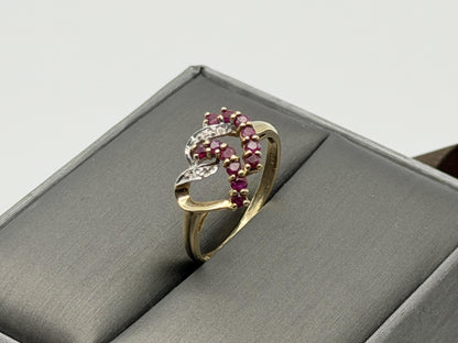 10k Yellow Gold  Vintage Ruby and Diamond Heart Ring