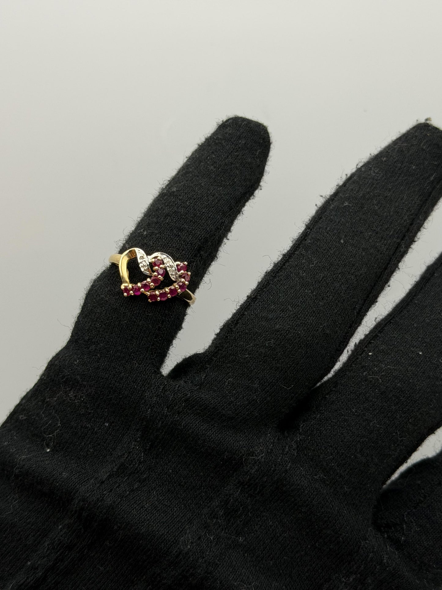 10k Yellow Gold  Vintage Ruby and Diamond Heart Ring
