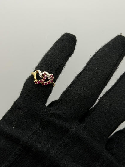 10k Yellow Gold  Vintage Ruby and Diamond Heart Ring