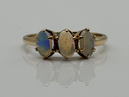 10k Yellow Gold Vintage Opal Cluster Ring.