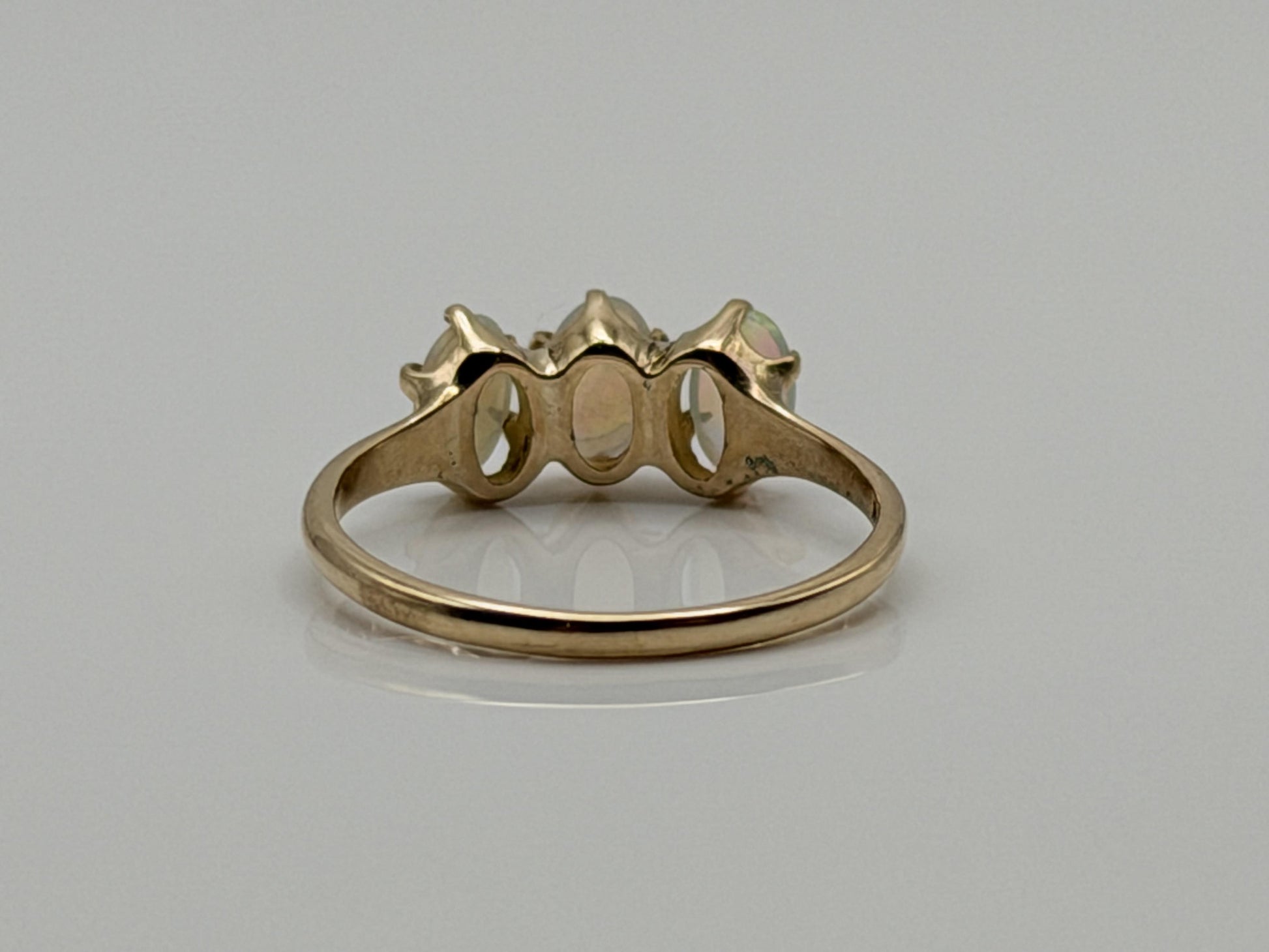 10k Yellow Gold Vintage Opal Cluster Ring.