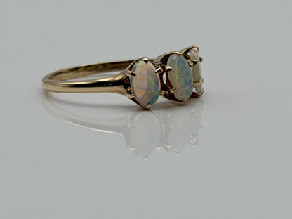 10k Yellow Gold Vintage Opal Cluster Ring.