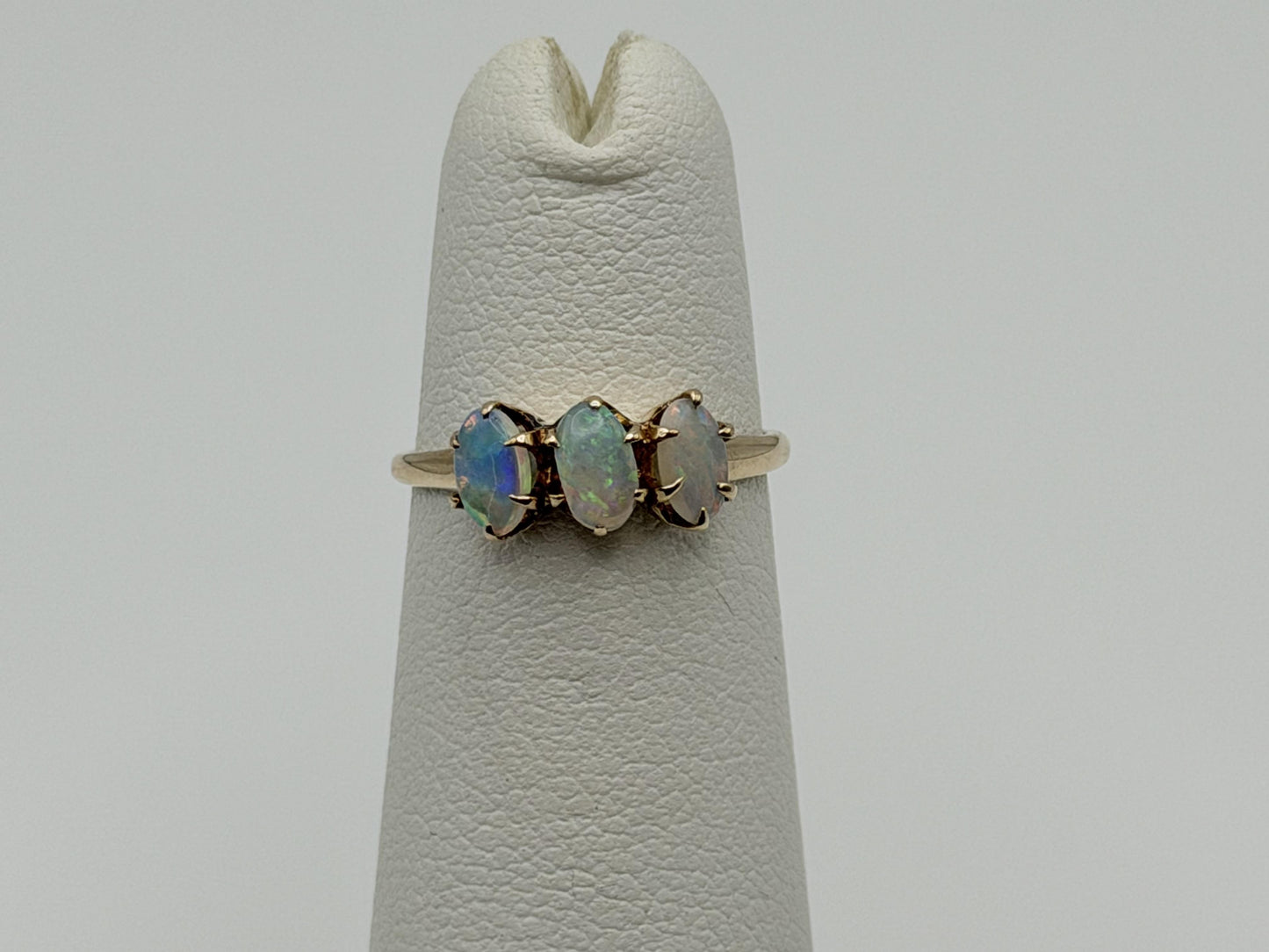 10k Yellow Gold Vintage Opal Cluster Ring.