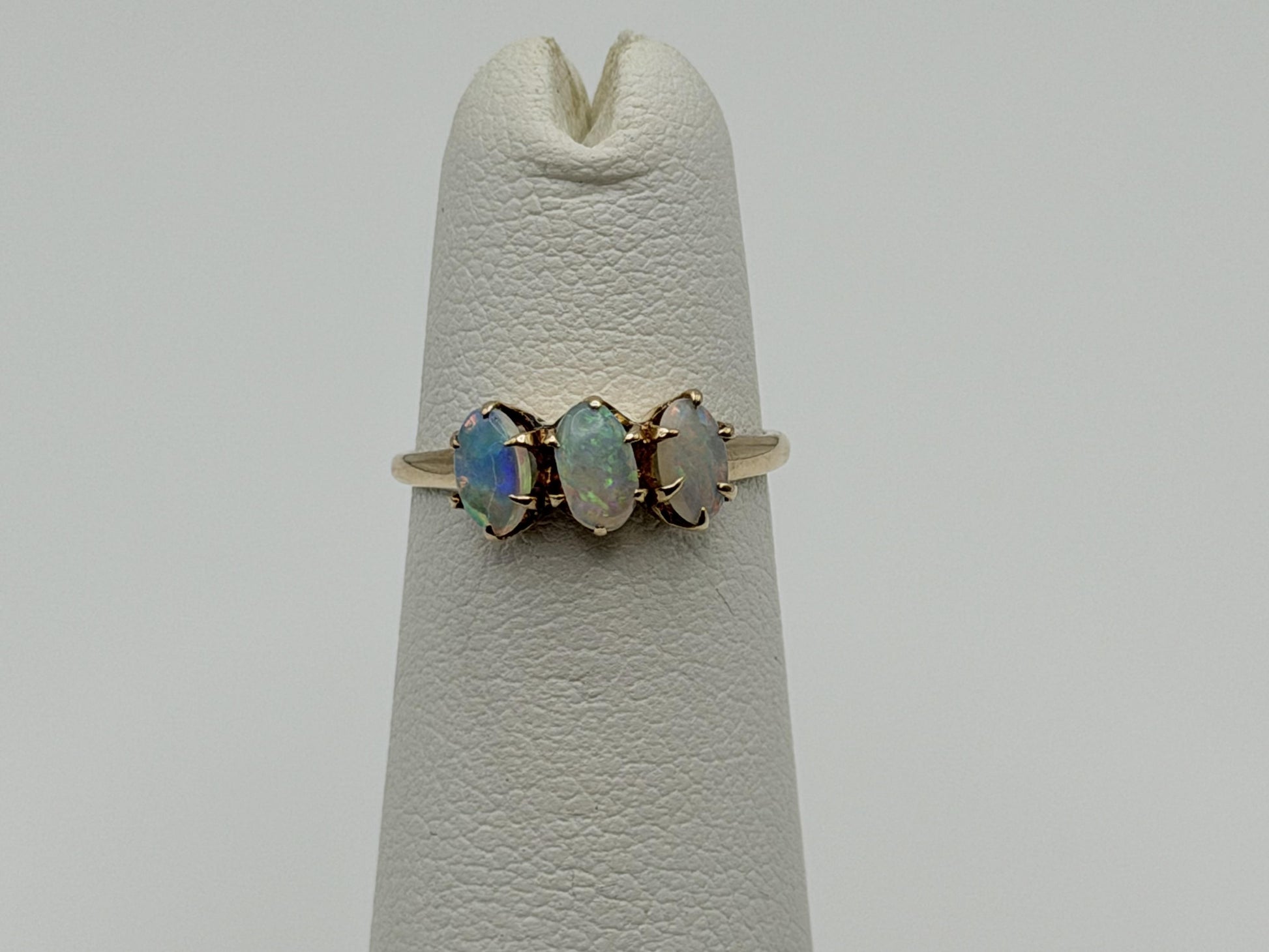 10k Yellow Gold Vintage Opal Cluster Ring.