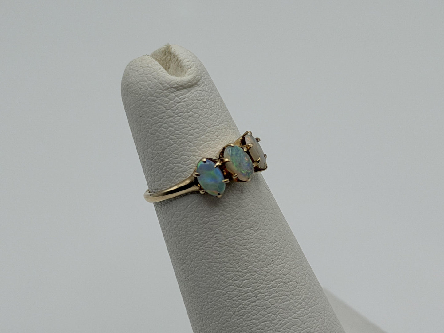 10k Yellow Gold Vintage Opal Cluster Ring.
