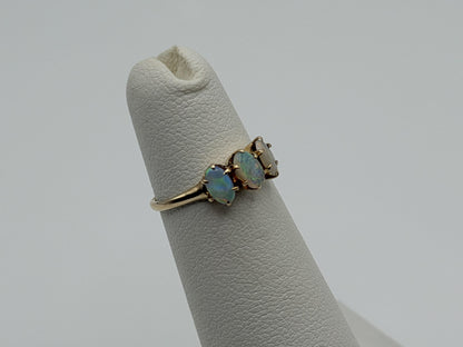 10k Yellow Gold Vintage Opal Cluster Ring.