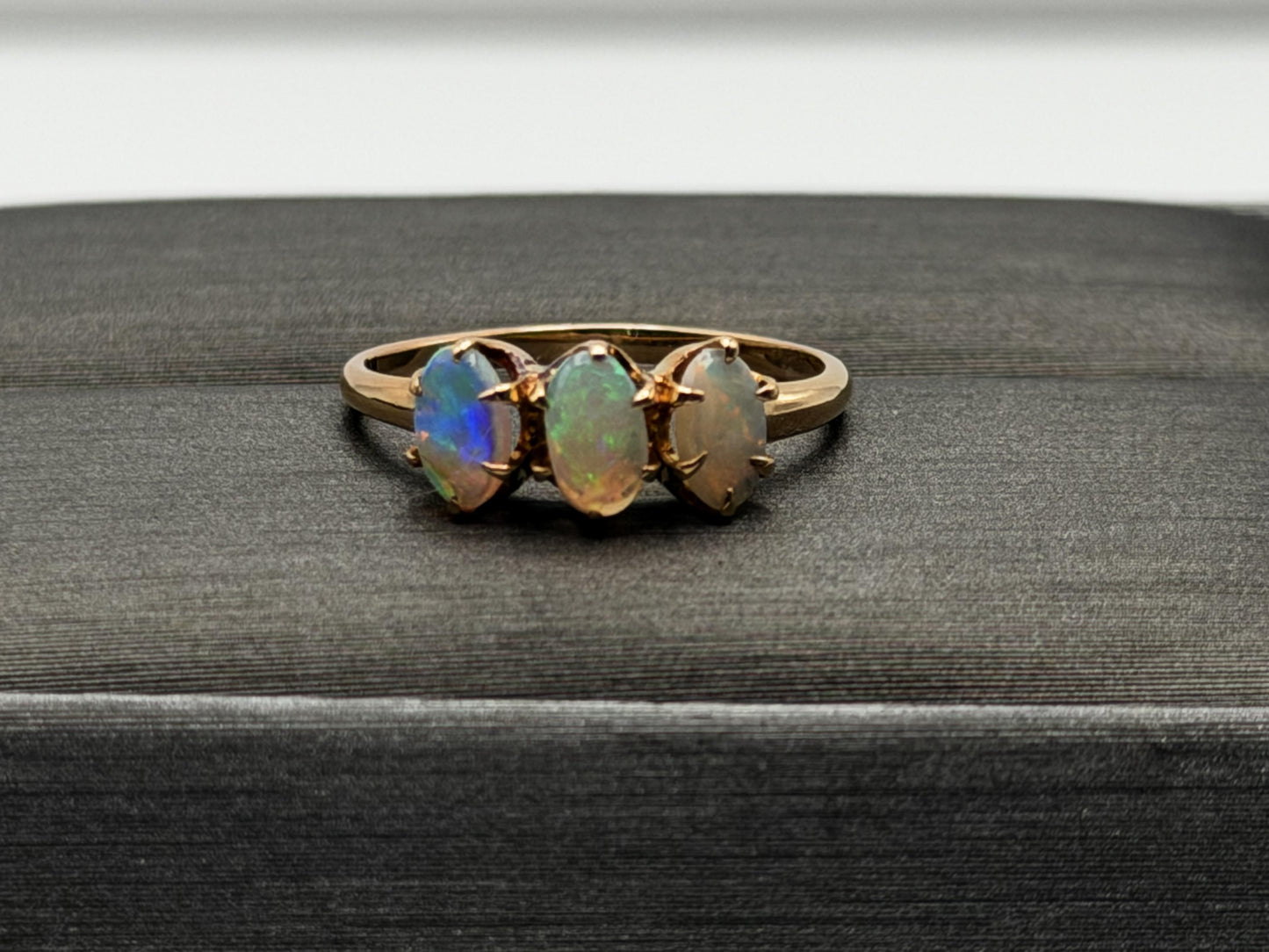 10k Yellow Gold Vintage Opal Cluster Ring.