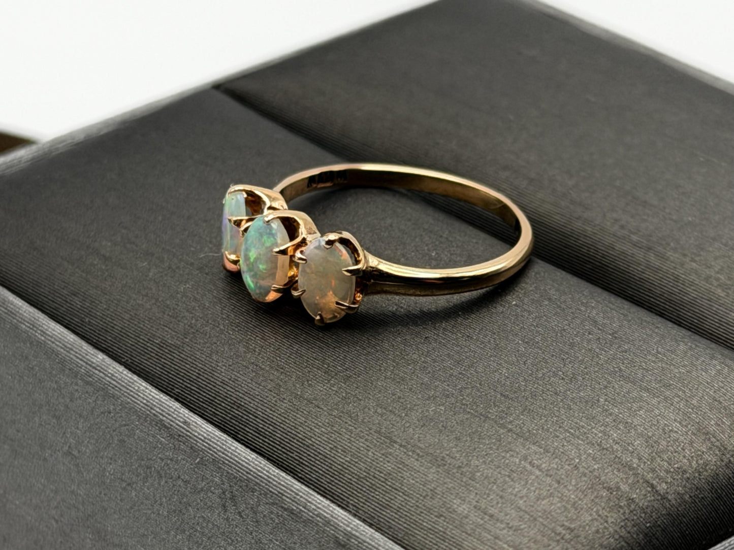 10k Yellow Gold Vintage Opal Cluster Ring.